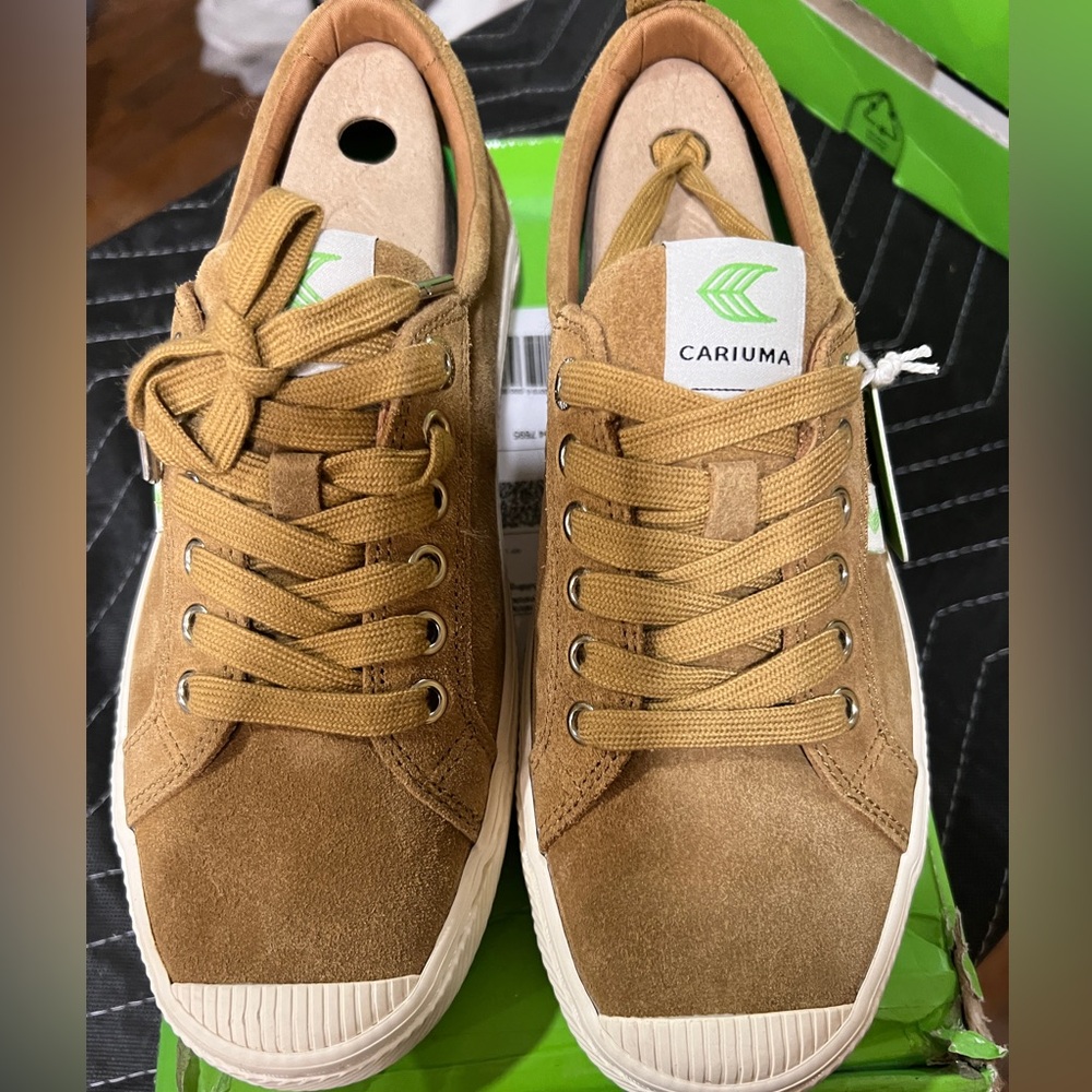 Cariuma Oca Low Camel Suede New In Box 

Unisex Women 9.5 Men 8